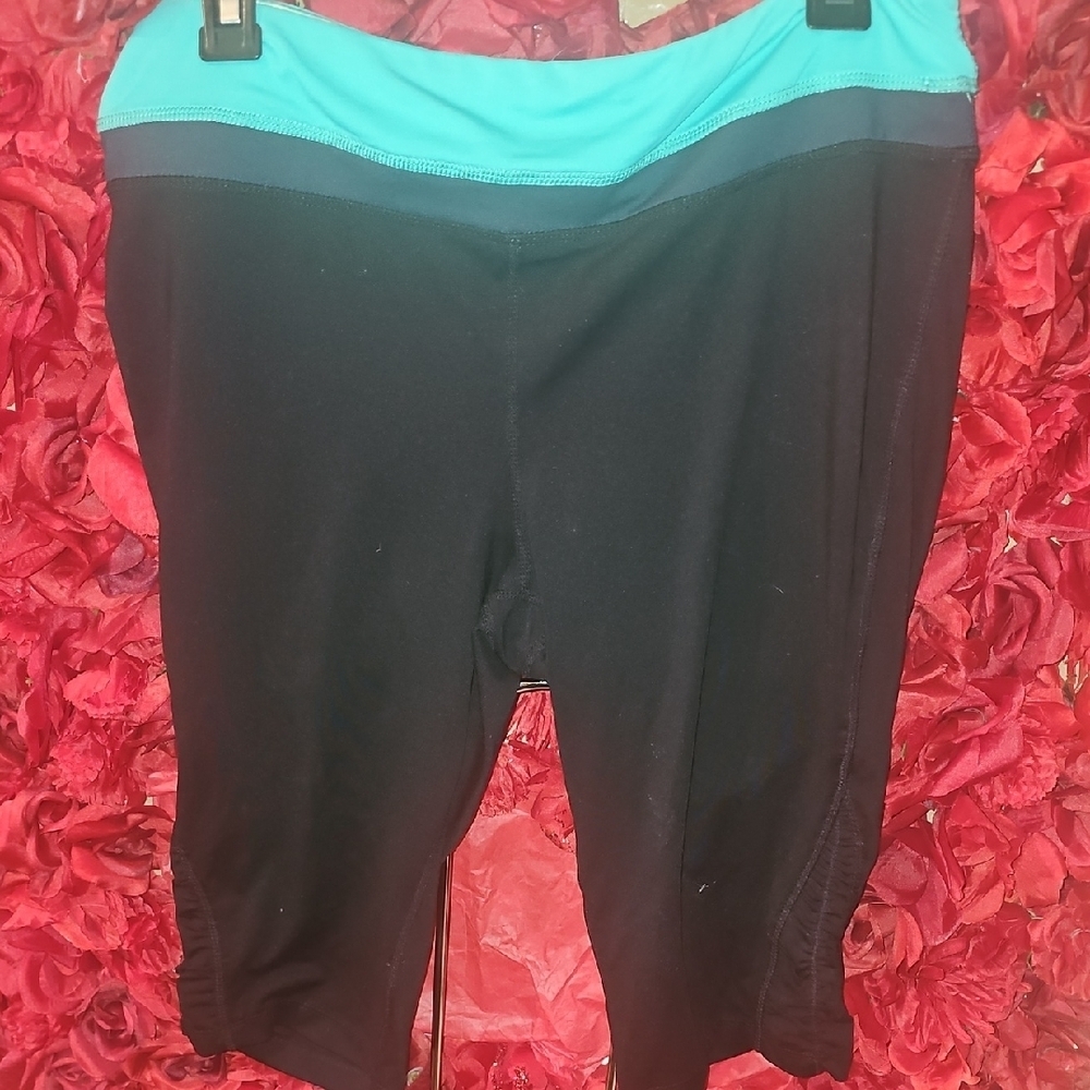 Tangerine Teal and Black Capri Active Pants With Back Zipper Pocket Size Xlarge